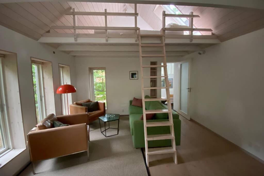 Oak Cottage Near Ronne & Beach Екстериор снимка