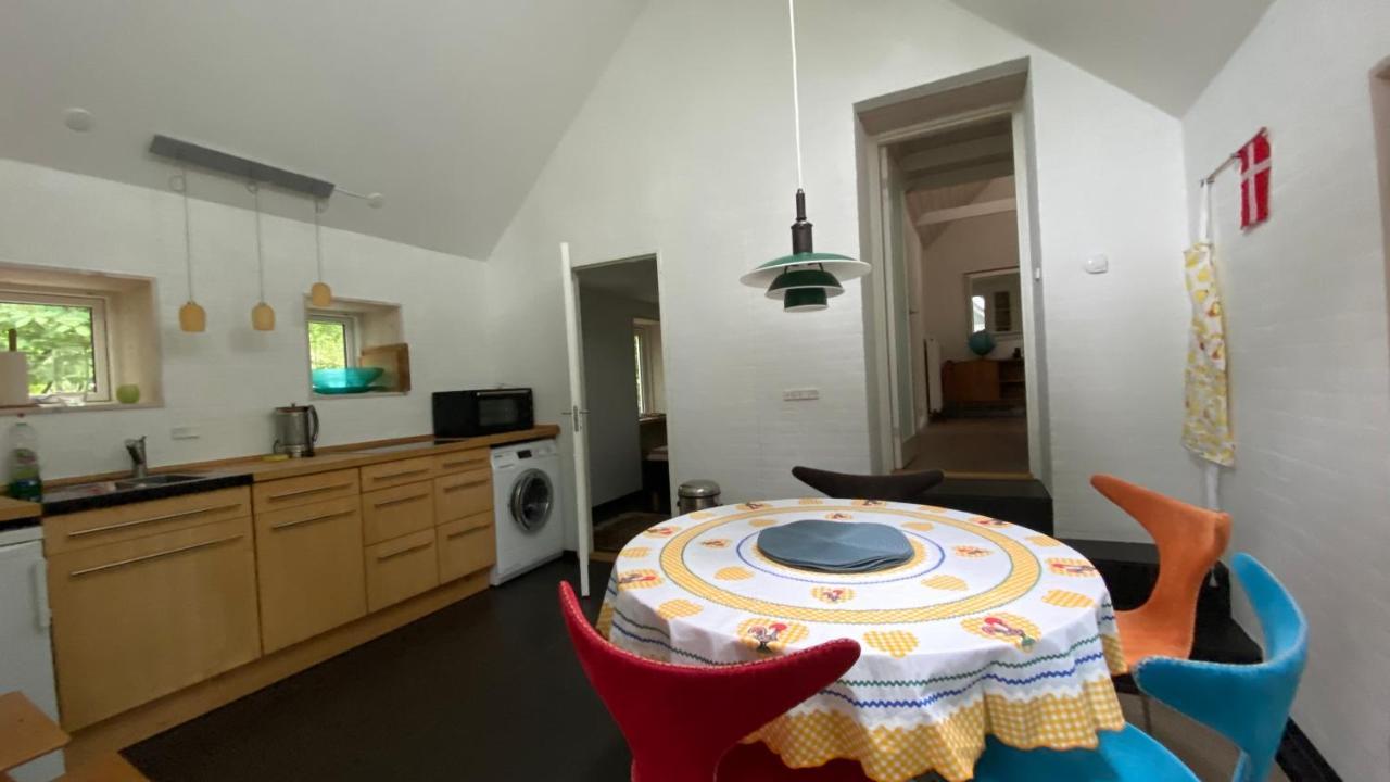 Oak Cottage Near Ronne & Beach Екстериор снимка